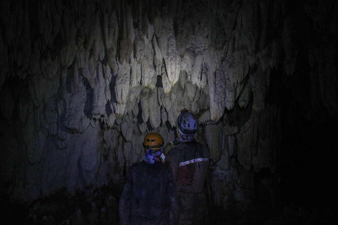 Nieodkryte jaskinie krasowe: Tajemnice podziemnego świata 1 Photo cave exploration